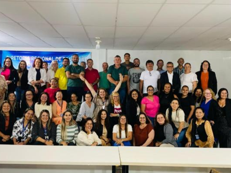 Secretária de Educação e Equipe do Alfabetiza MT Participam de Encontro Regional em Busca de uma Educação de Qualidade.