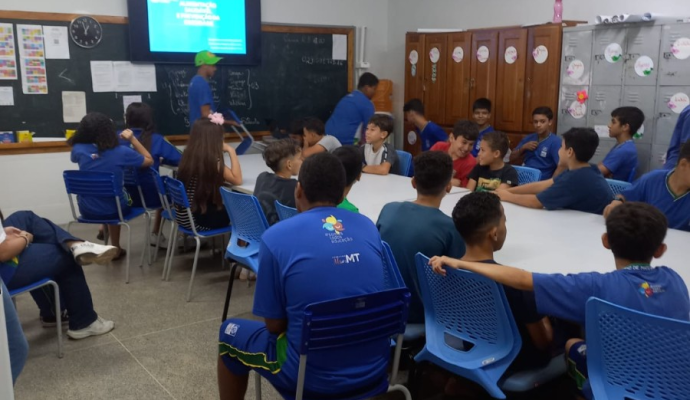Palestras Sobre Higiene Bucal e Alimentação Saudável na Escola Estadual Deputado Francisco Villanova
